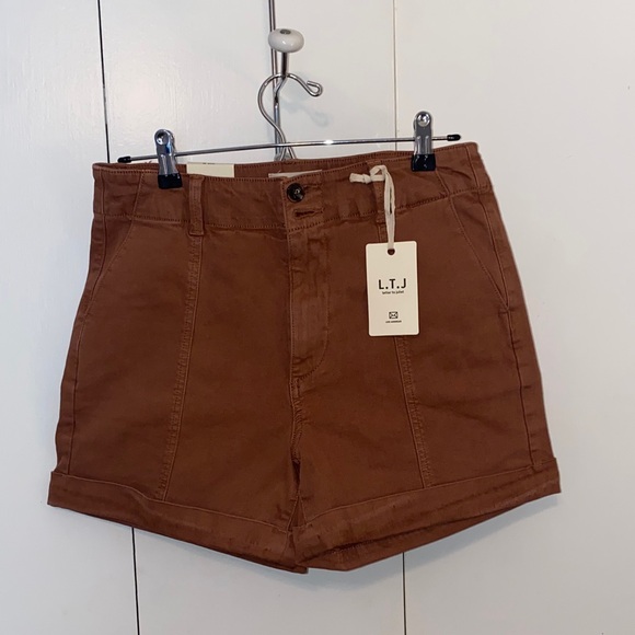 letters to juliet Pants - Women's Brown Shorts